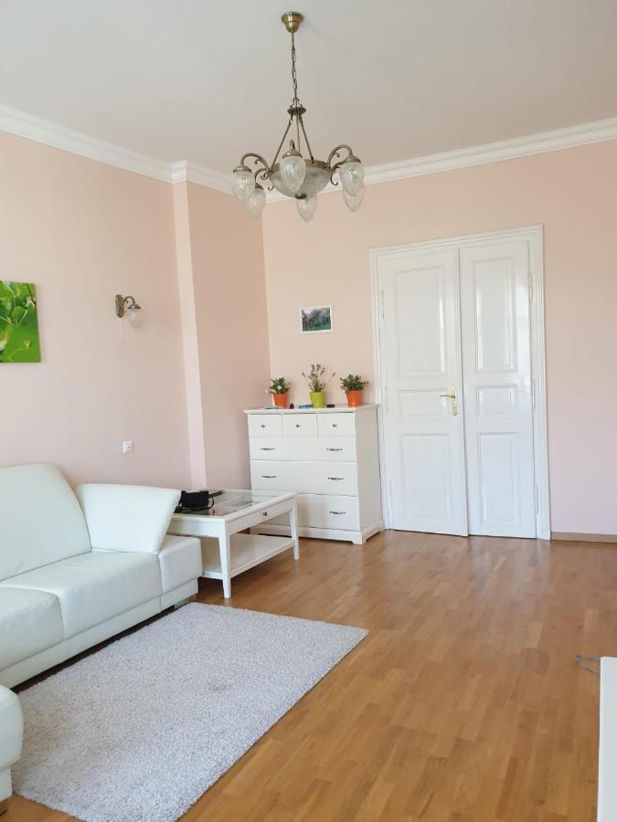 Jurincom Masaryka Apartment